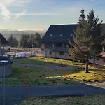 5 Pers. Avec Piscine A Super-besse - Fr-1-814-175 *
